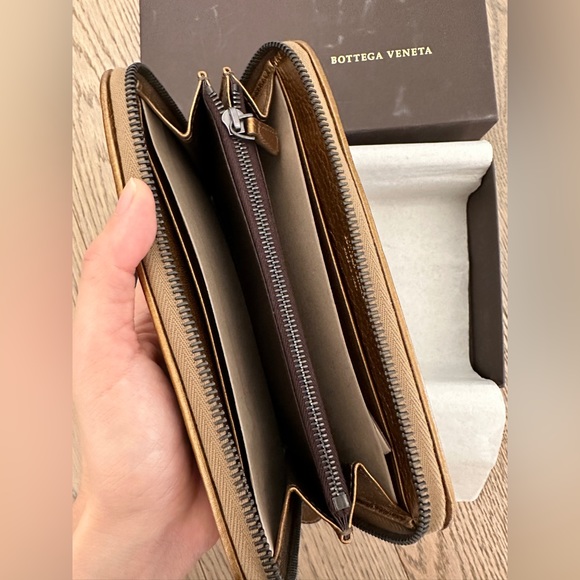 NWT Authentic Bottega Veneta zip around Long Wallet - Picture 2 of 5